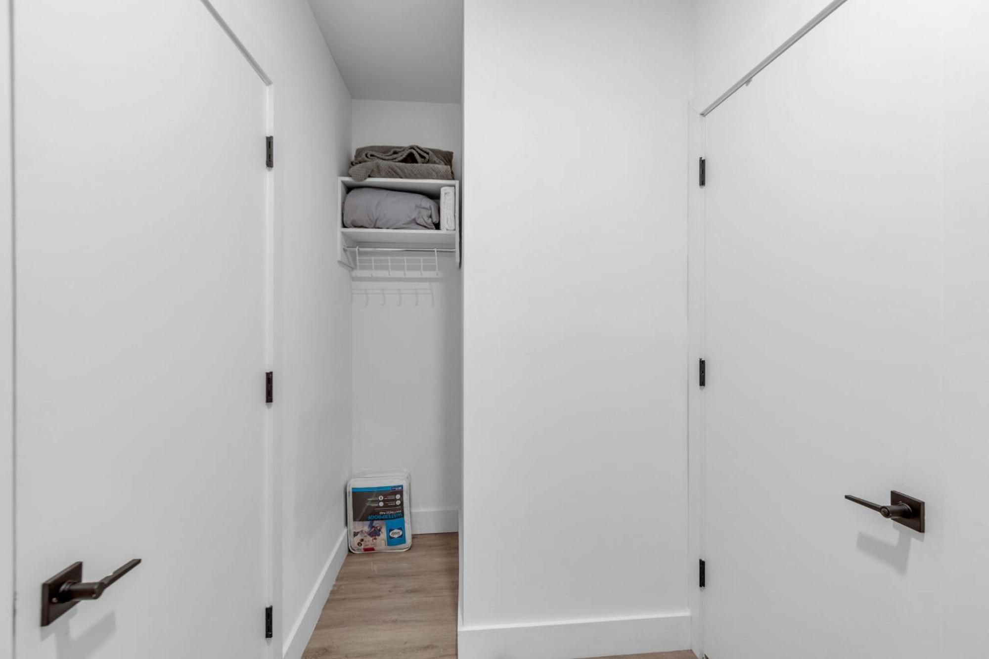 Royal Oasis Indoor Pool, Free Parking, Near Nyc Apartment Elizabeth Exterior foto