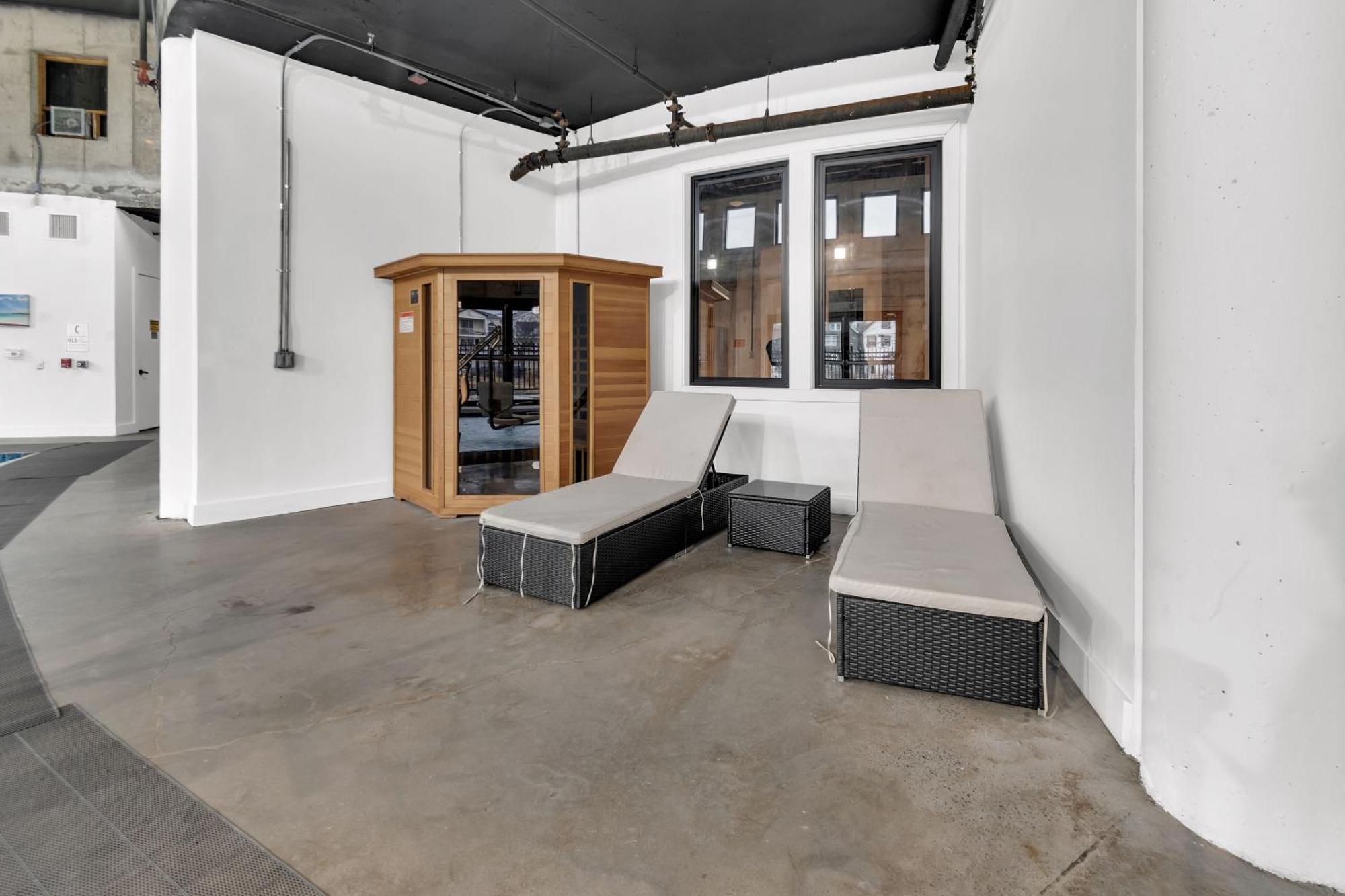 Royal Oasis Indoor Pool, Free Parking, Near Nyc Apartment Elizabeth Exterior foto